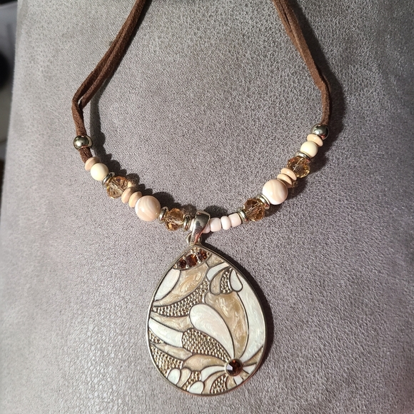Jewelry - Chic Brown Faux Suede Mother Pearl Cream Western‎ Beaded Pendant Necklace